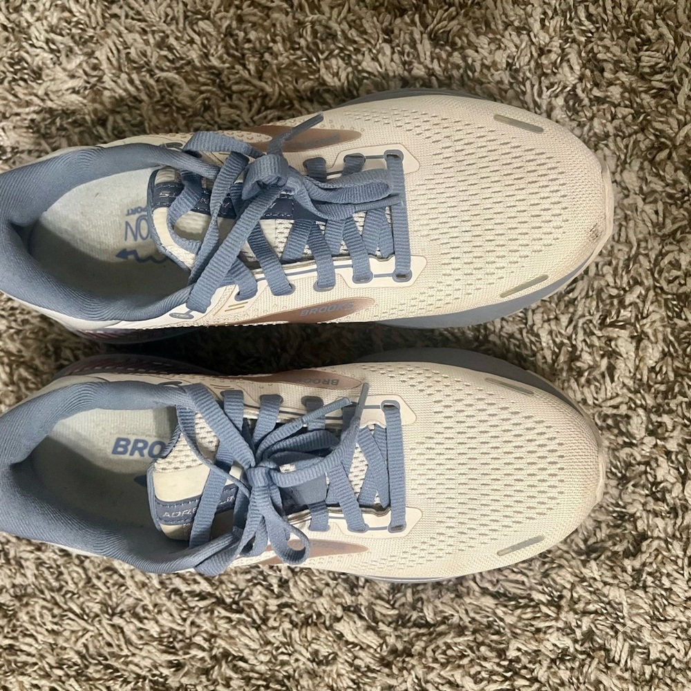Brooks Cream Running Shoes with Blue Accents
